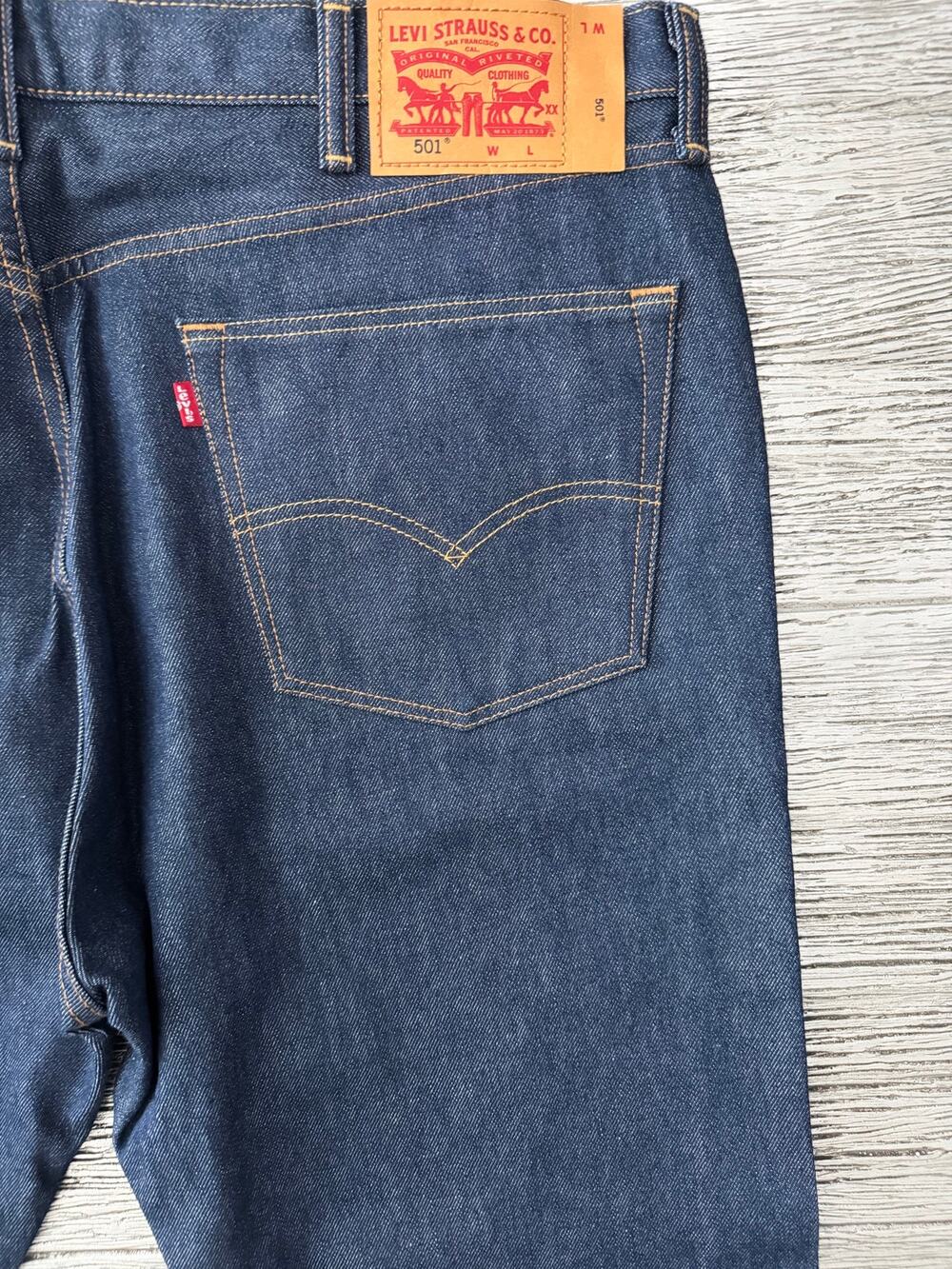 Levi’s Men's size 42/34 Dark Indigo Straight-Leg Jeans